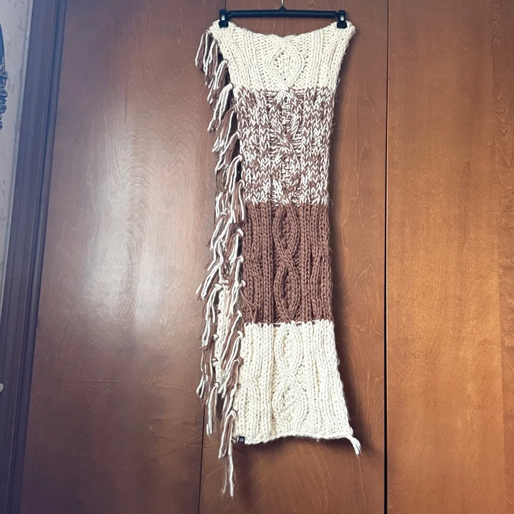 Treasure & Bond Chunky Two-Tone Brown and Cream Cable Knit Fringed Scart